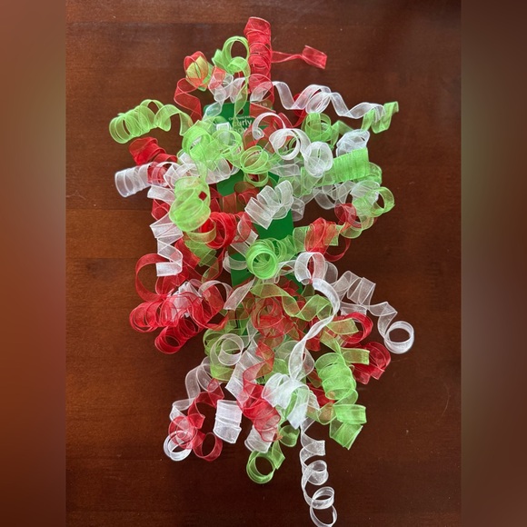 3/ for$15 🍒 Holiday Party Bundle - Plates, Bows, Paper Shred - NEW w TAGS 🏷️ - Picture 6 of 6